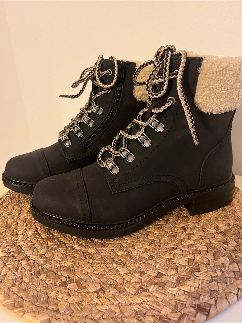 Never worn Report Black Lace-Up Winter Boots with Cream Shearling Cuff